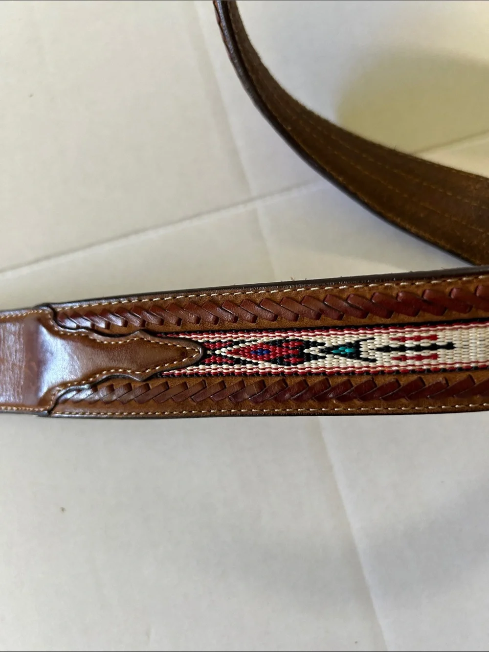 LEEGIN SILVER CREEK MENS BUCKLACE EDGED AZTEC LEATHER BELT SIZE 32